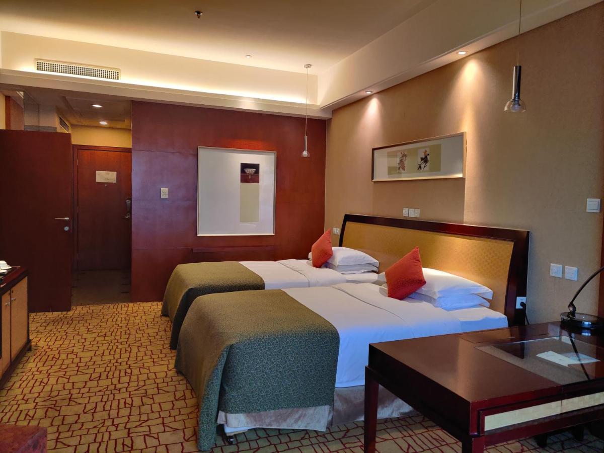 Empark Grand Hotel Кунмин Екстериор снимка