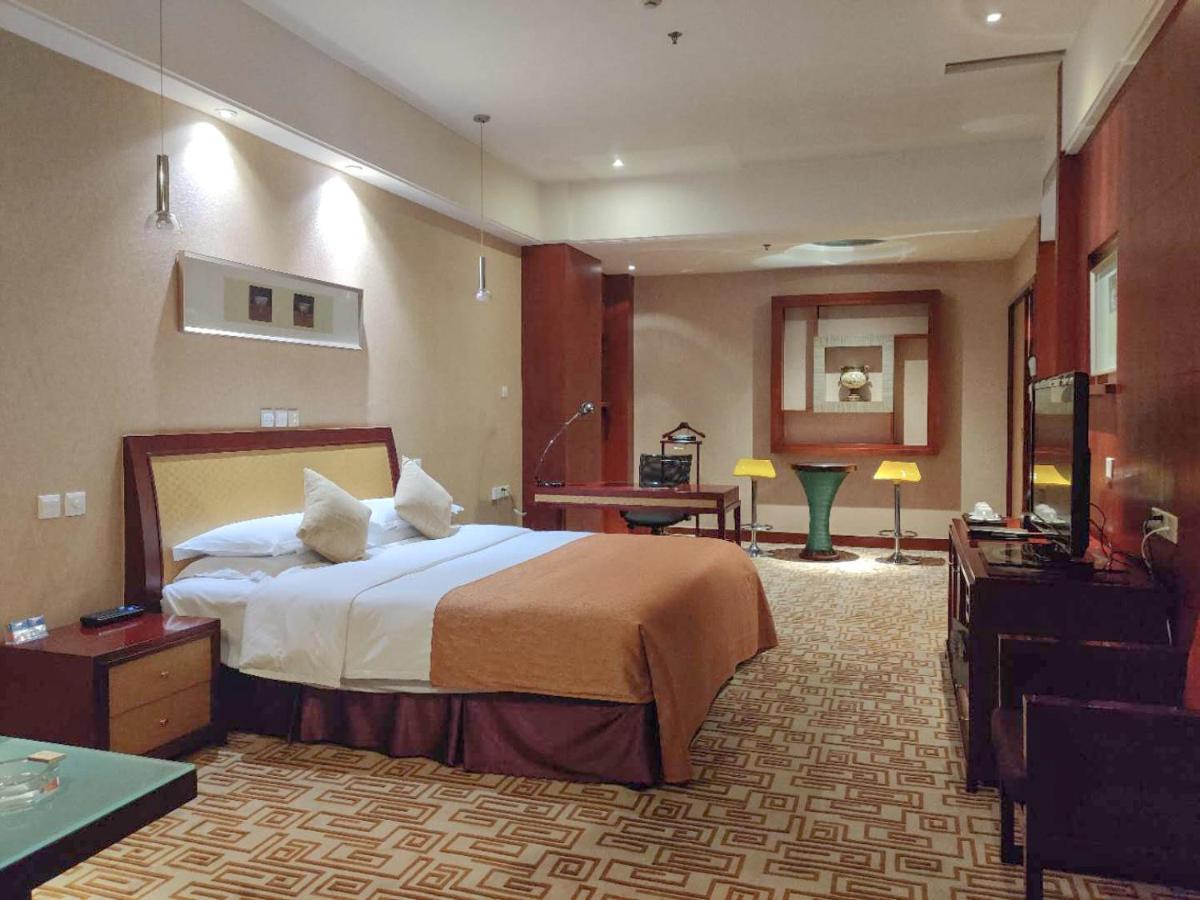 Empark Grand Hotel Кунмин Екстериор снимка