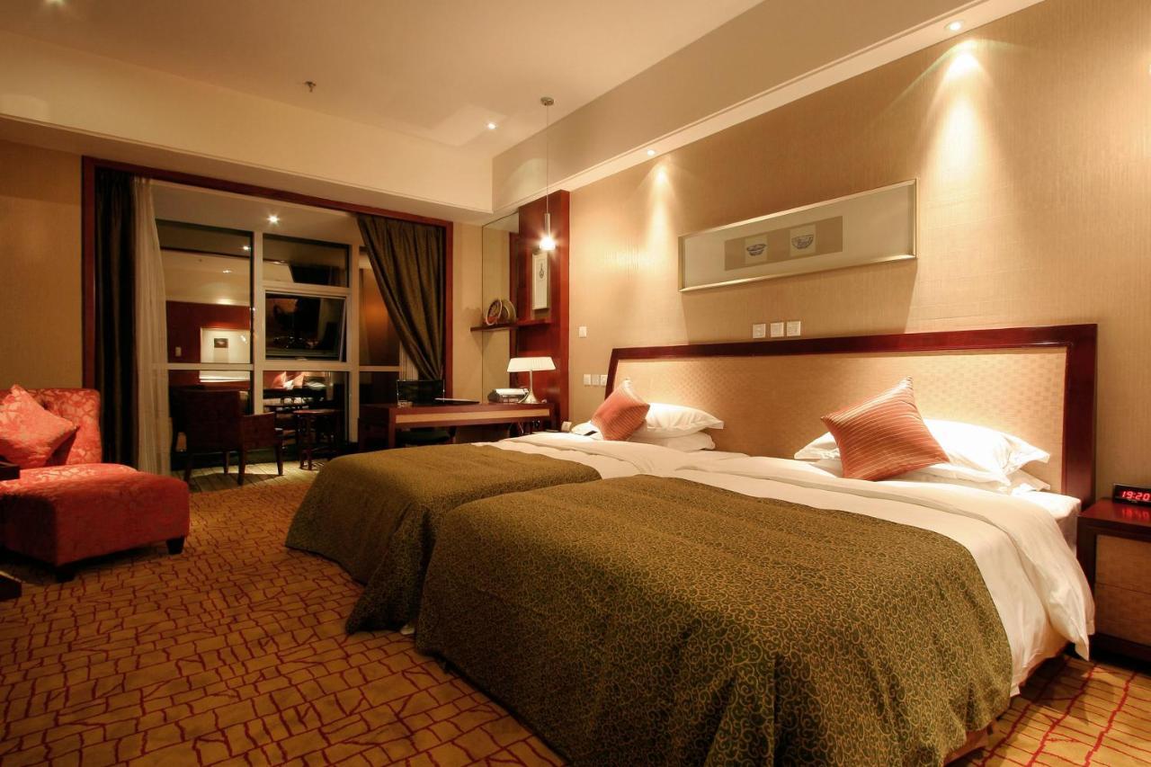 Empark Grand Hotel Кунмин Екстериор снимка
