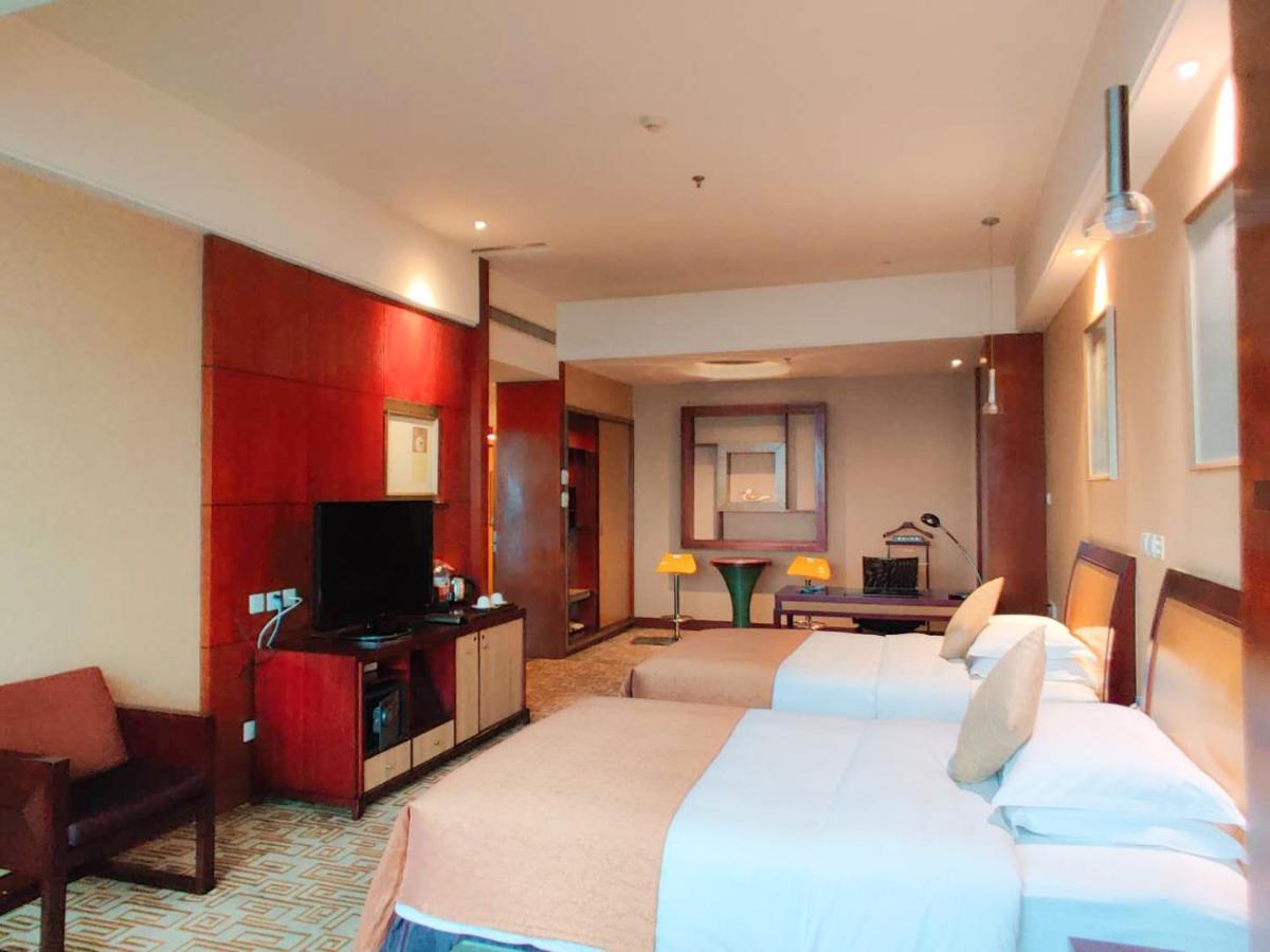 Empark Grand Hotel Кунмин Екстериор снимка