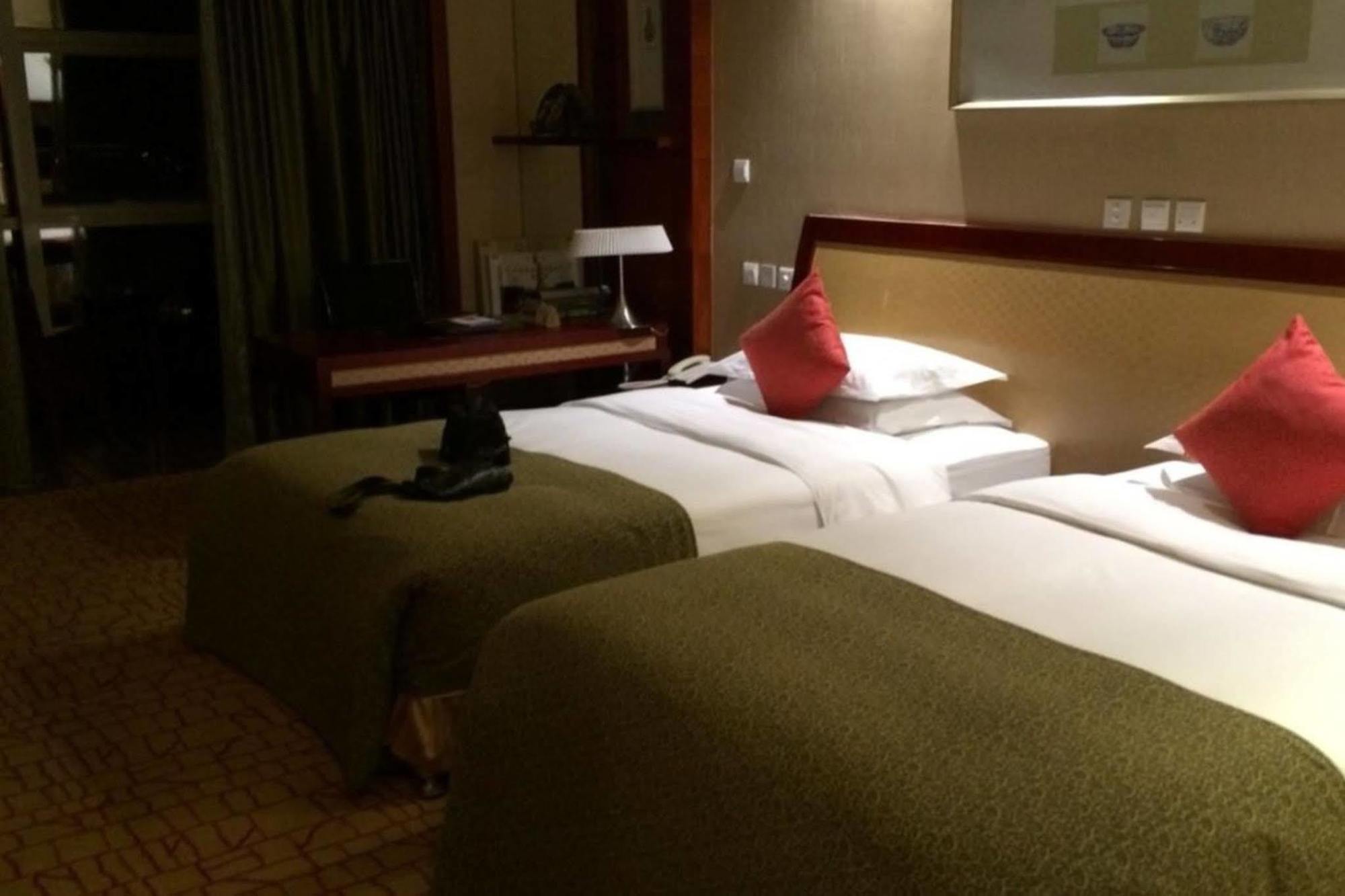 Empark Grand Hotel Кунмин Екстериор снимка
